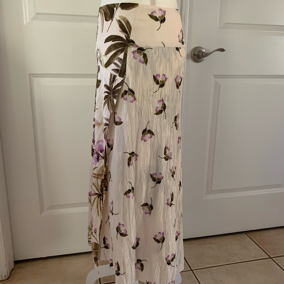 VINCE. wrap effect floral print crepe skirt - Picture 7 of 16